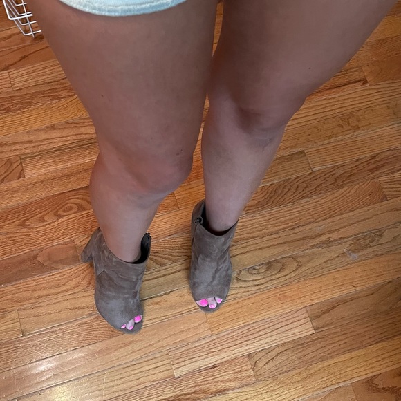 Brand new! Brown Suede Peep Toe Heels - Picture 5 of 12